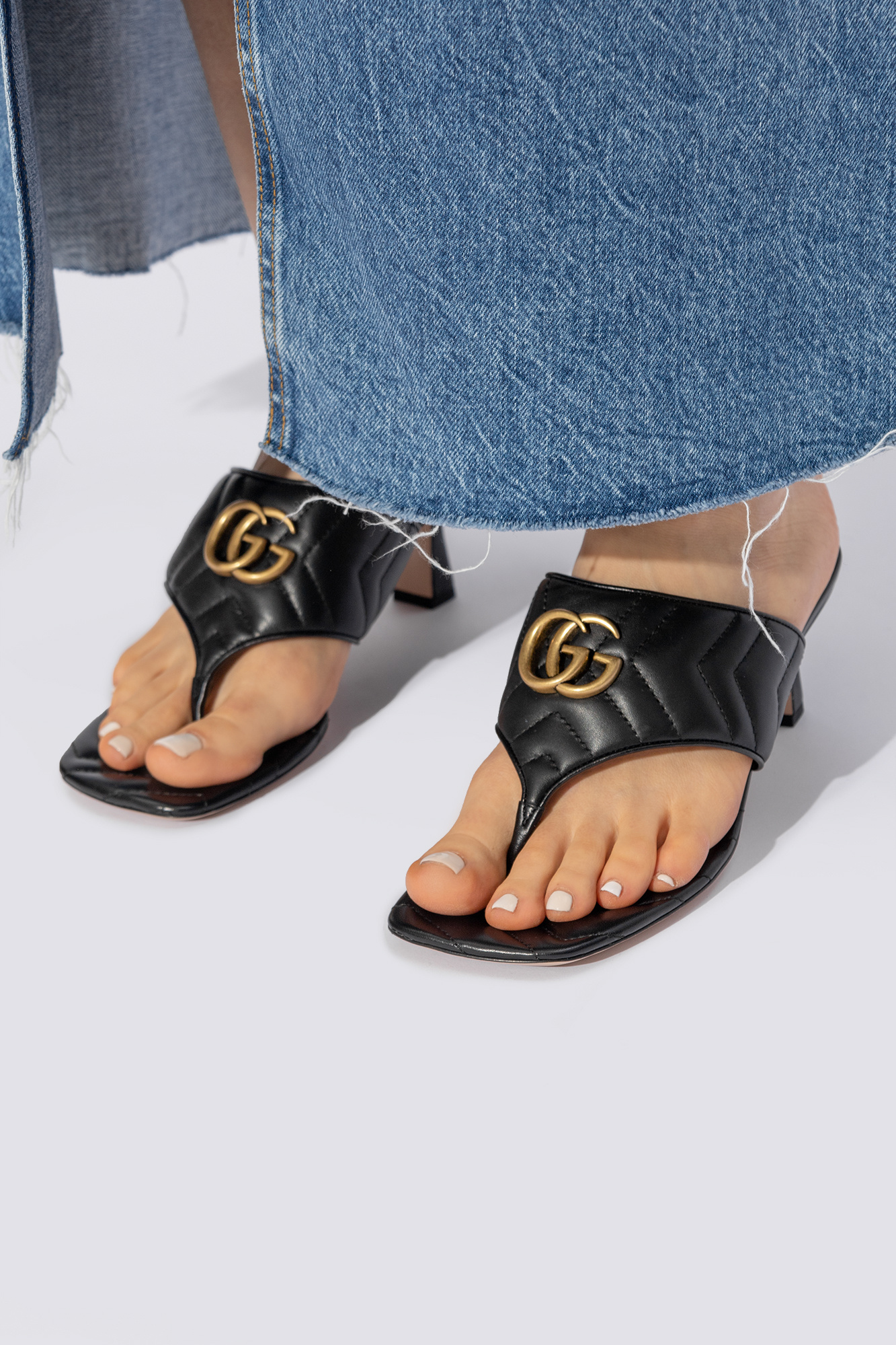 Leather thong sandal gucci online